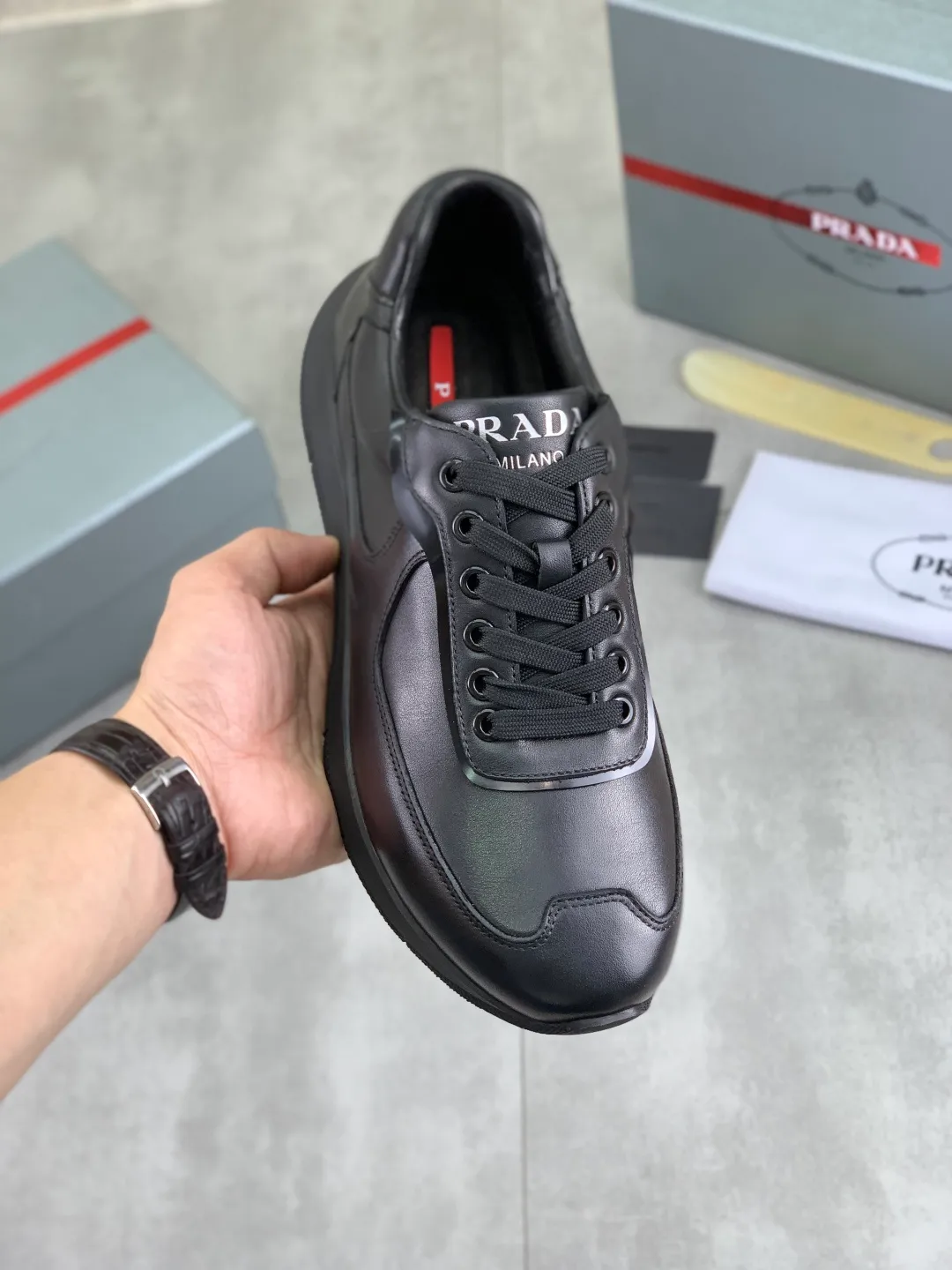 Men's men's shoes💰P600💰【New style】Top quality, classic popular models on the official website, timeless for a century,🆘 The trendy brand (Prada) mainly promotes popular models, avant-garde and versatile fashionable men's shoes, private version molding, cowhide surface splicing 1:1 oil edge processing... fashionable and simple, original imported cowhide interior cowhide feet; the atmosphere and personality are more fashionable, eye-catching and pursuing class. It will subvert old ideas and be a must-have for fashionistas who want to spend time with you! Must keep it! High-end comfort, high-end quality workmanship. Size: 38-44 4️⃣ colors available. full package